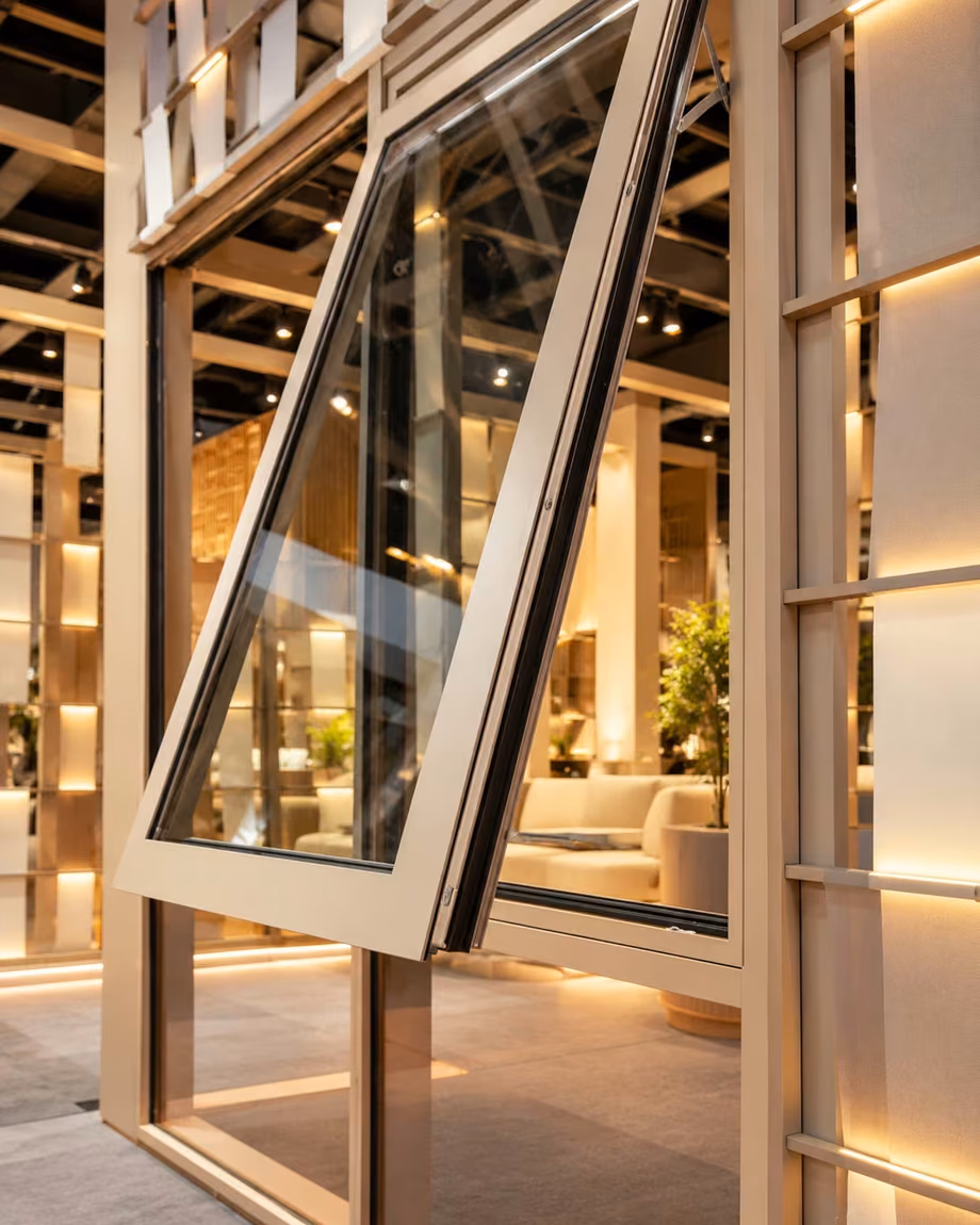 Windows that open towards fresh air and daylight without taking up space indoors. A considered solution that follows the rhythm and proportions of the facade.