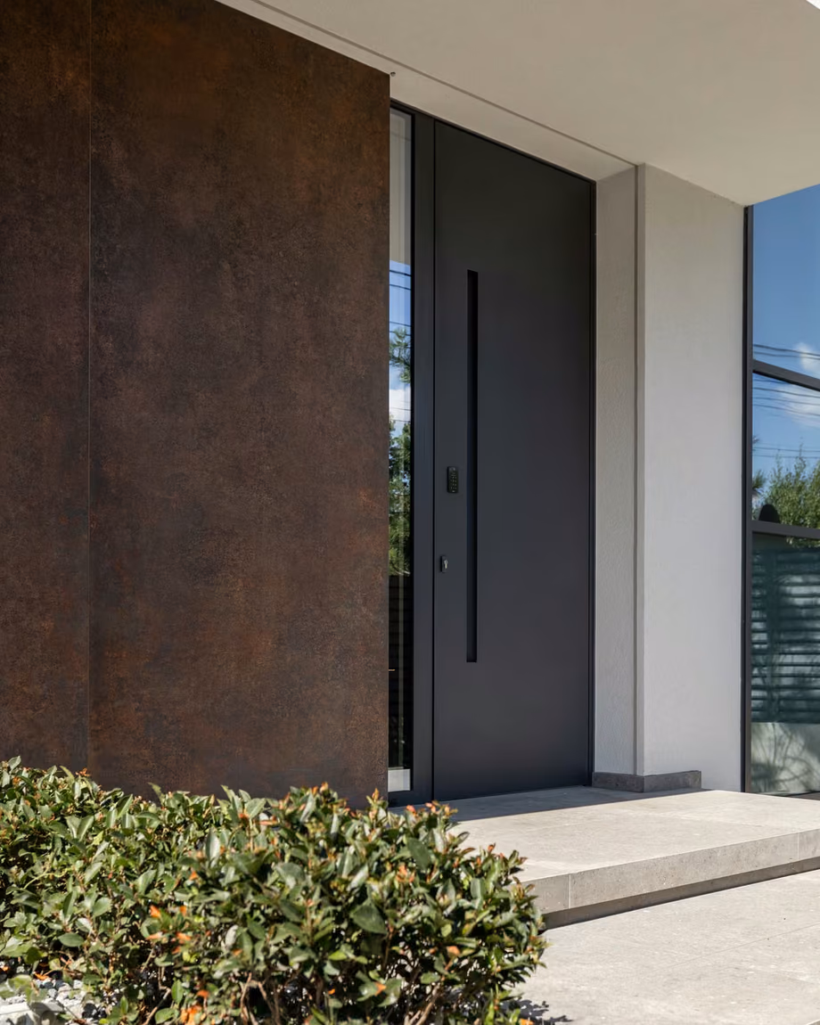 Entrances that reflect the character of a home through considered materials, textures and proportions. A balance between the façade and details that define it.