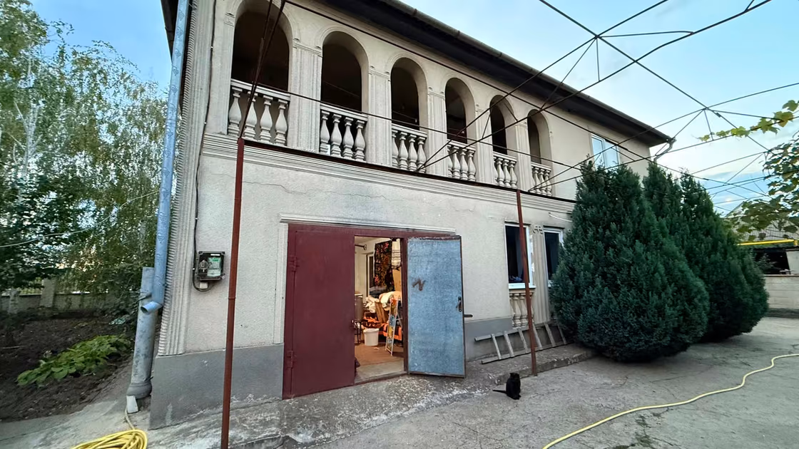 It all began at home, in a garage in Căușeni