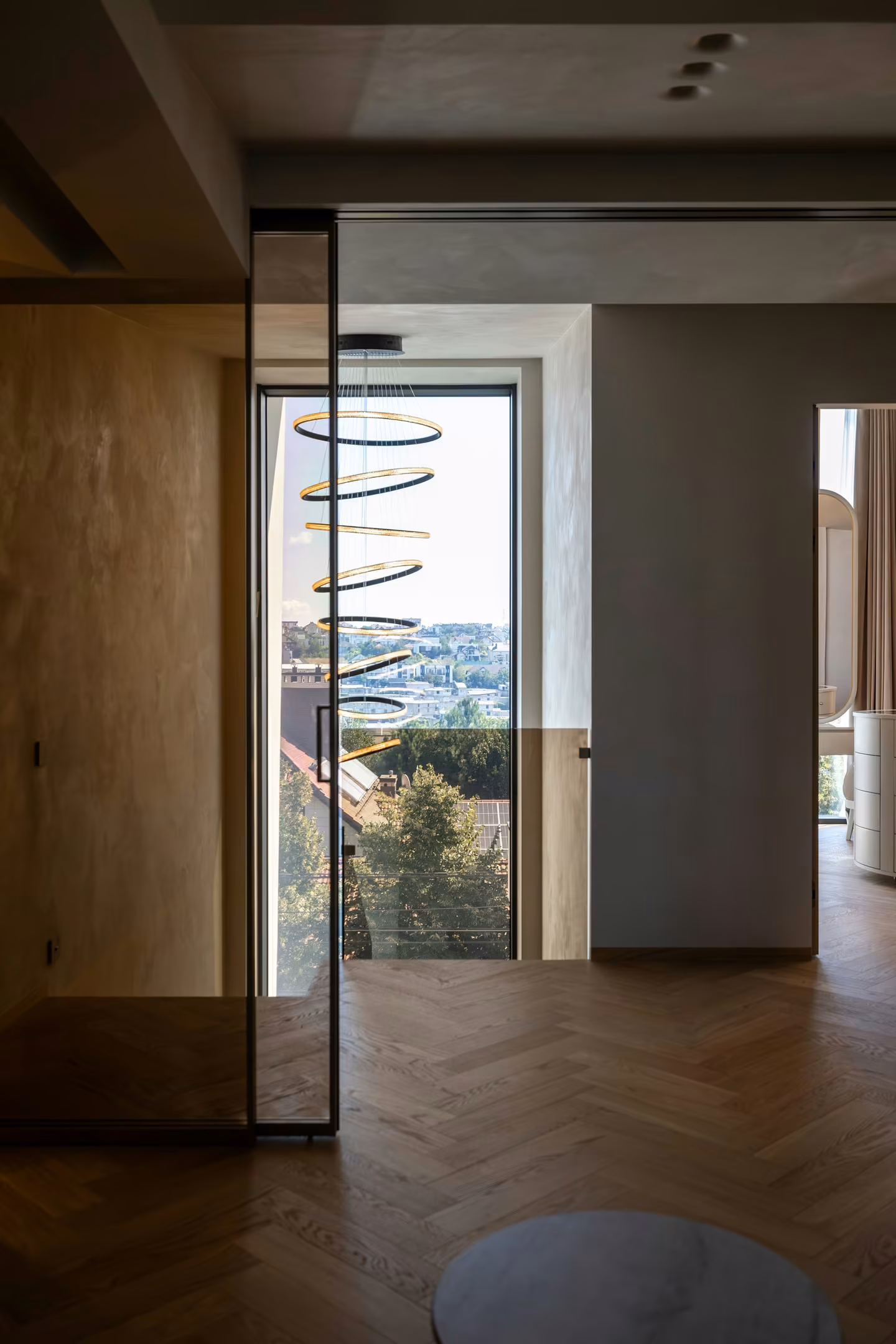 Daylight follows the route between floors.