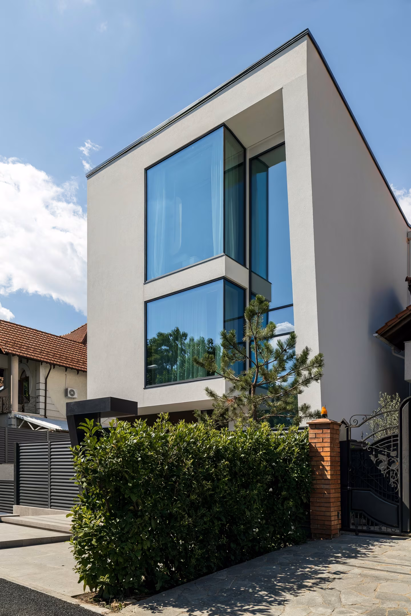 Transparency becomes part of the building volume.