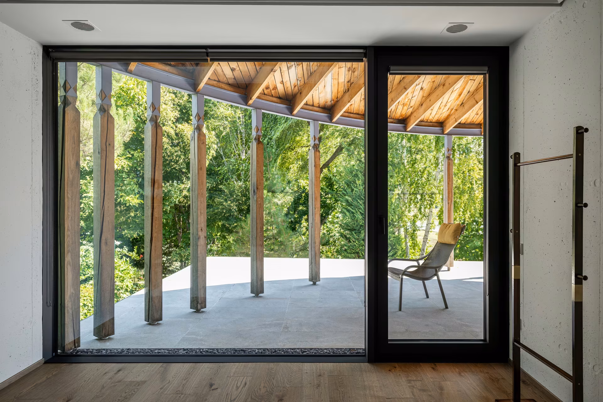 Large Windows, More Natural Light. How Glazing Transforms a Home