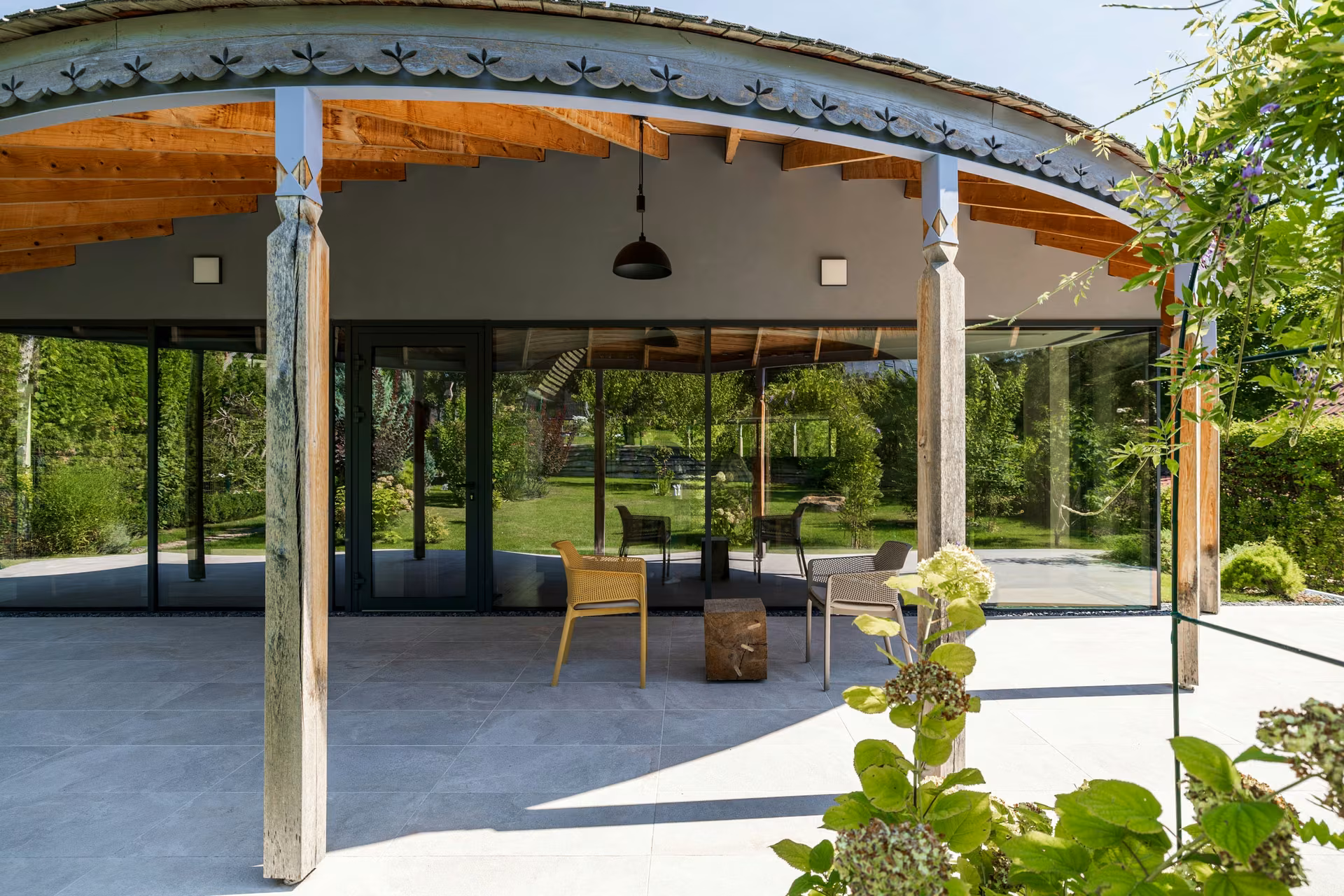 Large Windows, More Natural Light. How Glazing Transforms a Home